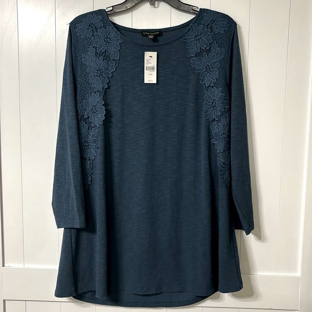 New w/ tags. Lane Bryant blouse size 14/16.